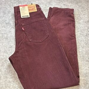 ✨NWT Levi’s High-Waisted Maroon Corduroy Mom Jeans, Size: 25x29✨